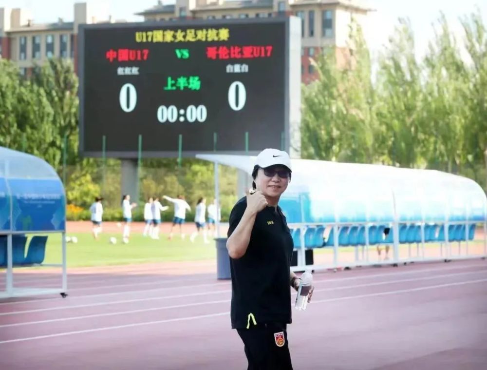 据知名记者罗马诺的消息，巴黎、拜仁今夏曾有意萨利巴，但球员只想留在阿森纳。
